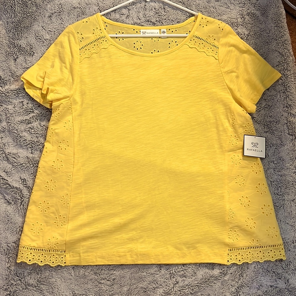 NWT Rafaella Snapdragon, “Laced” Neck and Sides, Lightweight!